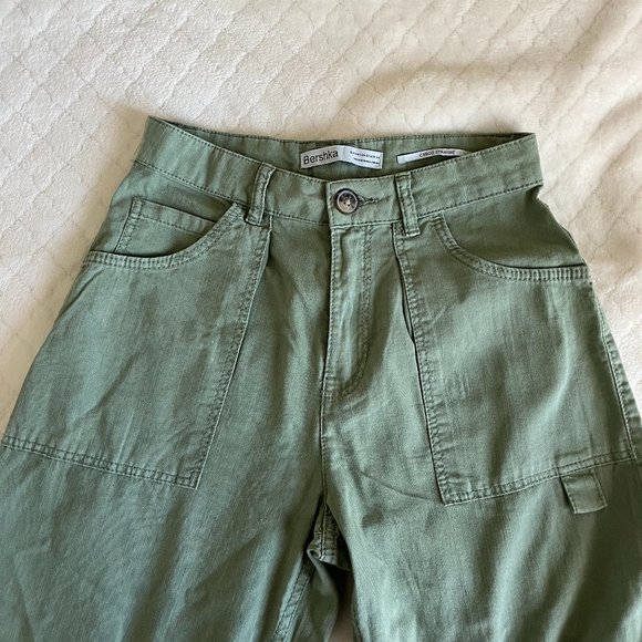 Bershka Pants - Bershka Cargos Green US2